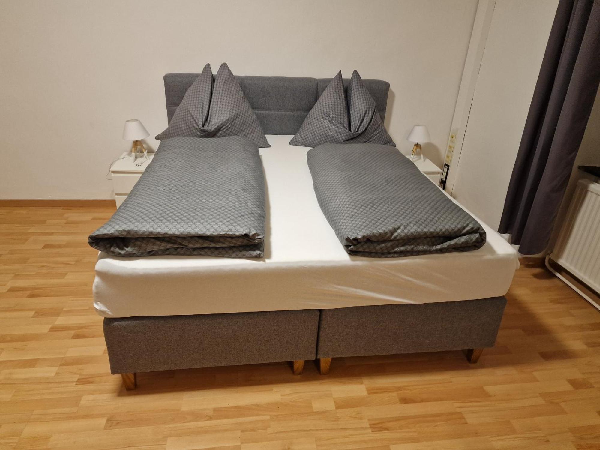 Appartamento Gudzevic Ferien Unterkuenfte A - 5 Gloggnitz Esterno foto